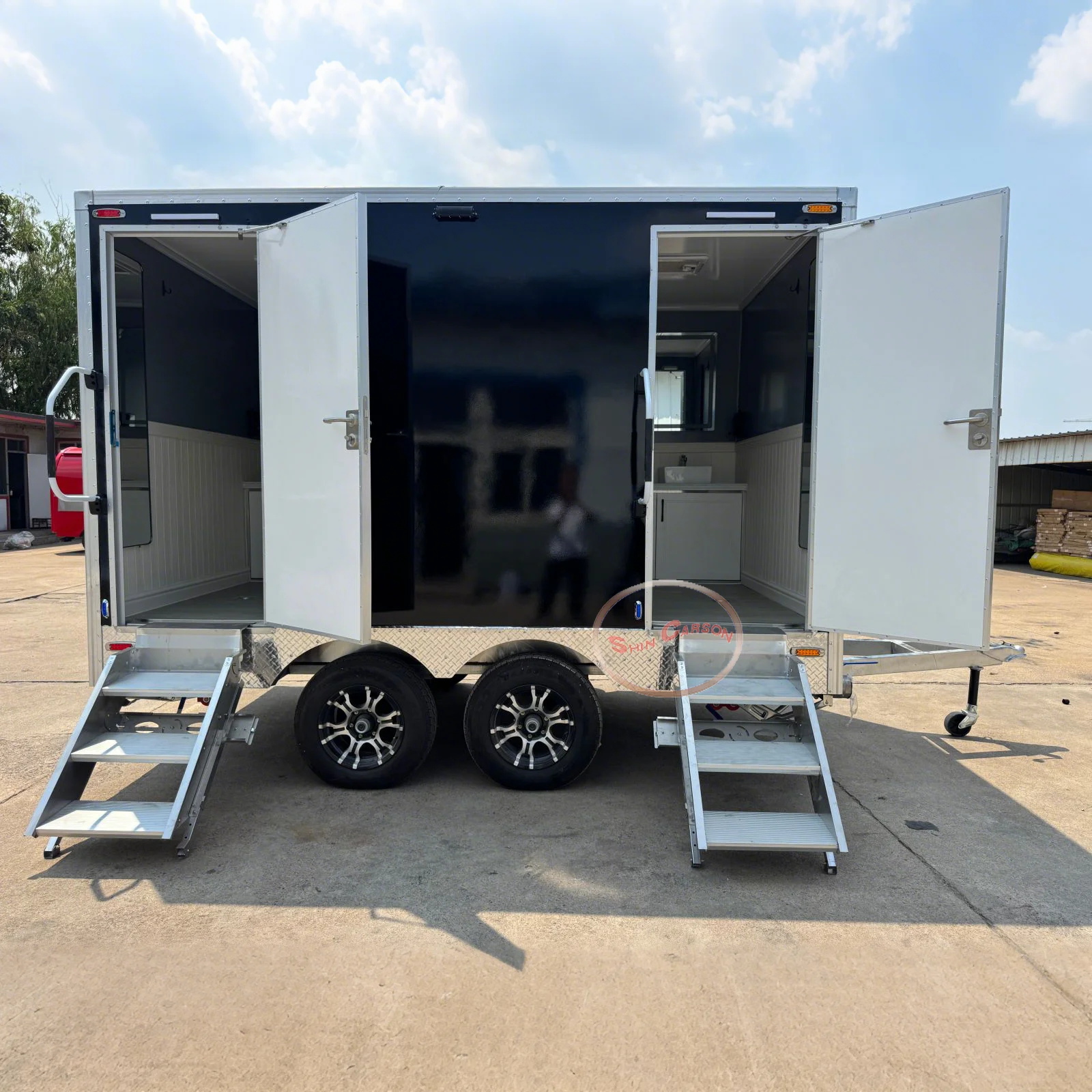 

Luxury Portable Bathroom Trailer Mobile Restroom with Shower And Toilets for Events And Outdoor Use