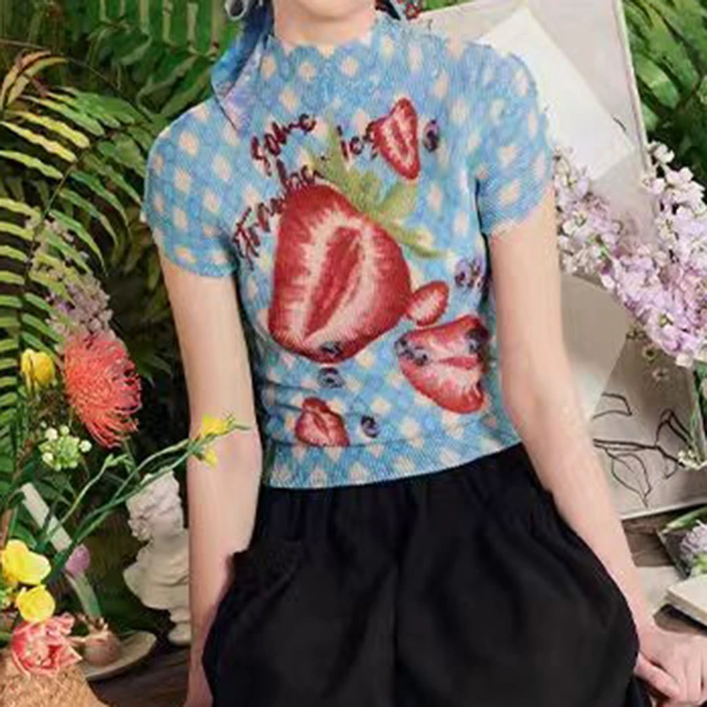 Sweet and cool blue plaid strawberry print pleated shirt women's summer slim-fit semi-turtleneck short-sleeved top view 5