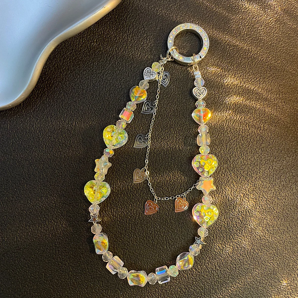 

Ремешок для мобильного телефона, клубничный брелок со стразами, суперблестящая цепочка для телефона на запястье, высококачественный текстурированный брелок для ключей, декоративная цепочка из бусин