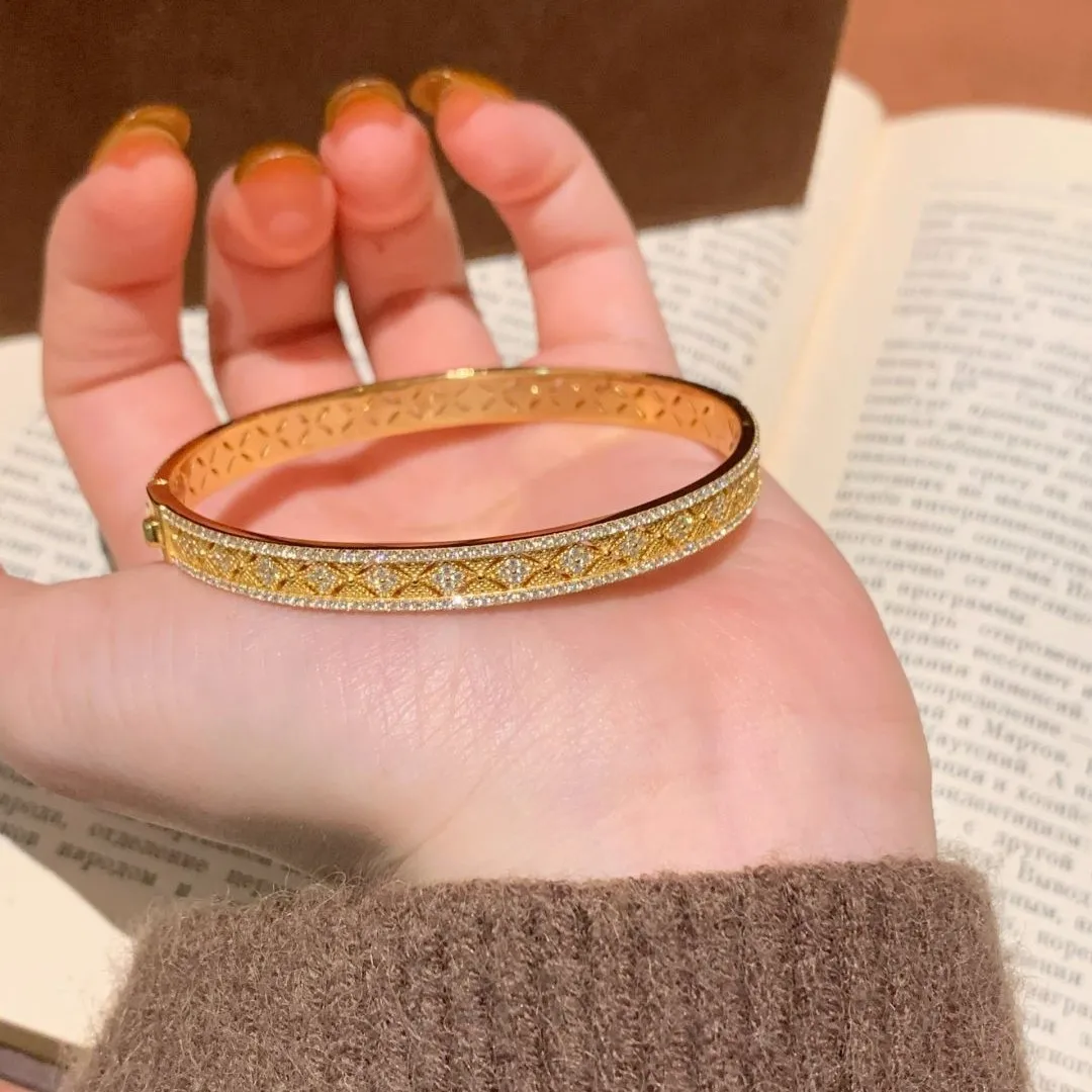 Charm dignified bracelet for women diamond inlay hollow out antique gold craftsmanship light luxury exquisite bangles jewelry