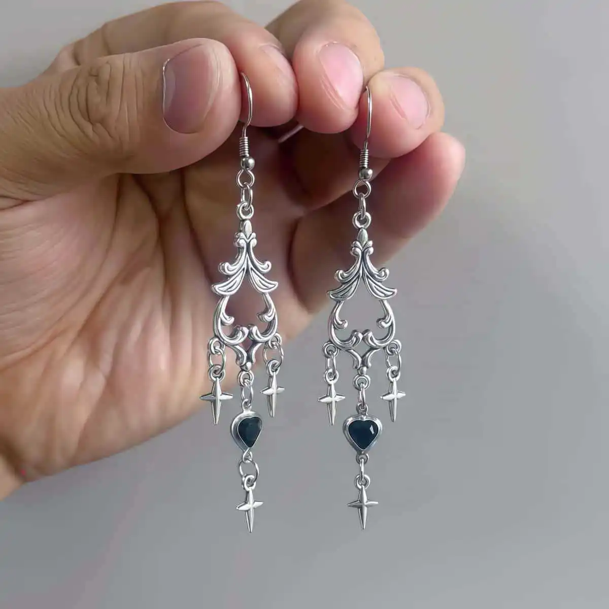 New Victoria Sliver Color Stars Tassel Red Black Heart-shaped Dangle Earrings for Women Goth Halloween Designer Earrings Jewelry