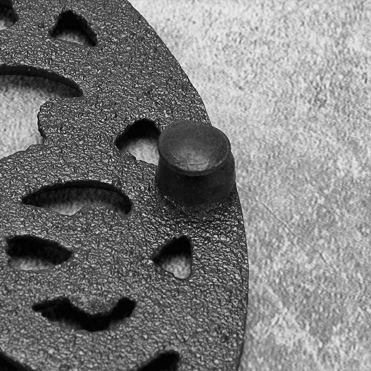 clean-3x-round-cast-iron-trivet-67inch-iron-heat-insulation-trivet-non-slip-potholders-for-kitchen-dining-table-decor