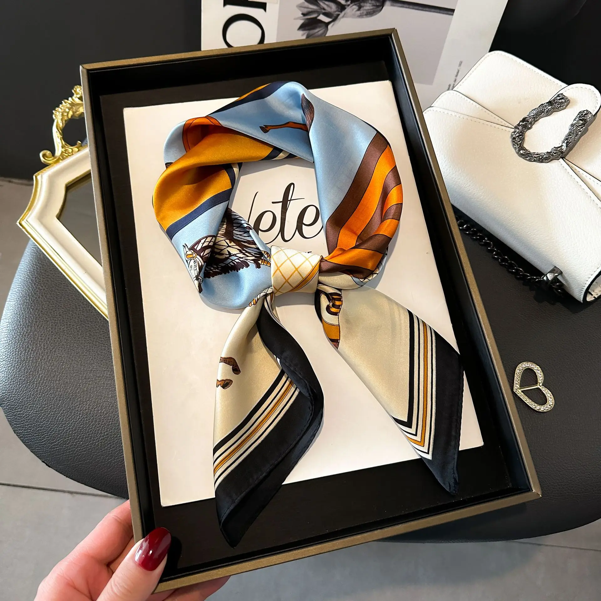 ファッション韓国スタイル小さな正方形スカーフ女性春秋ヴィンテージ首保護スカーフ多用途エレガントなバッグラップアクセサリー