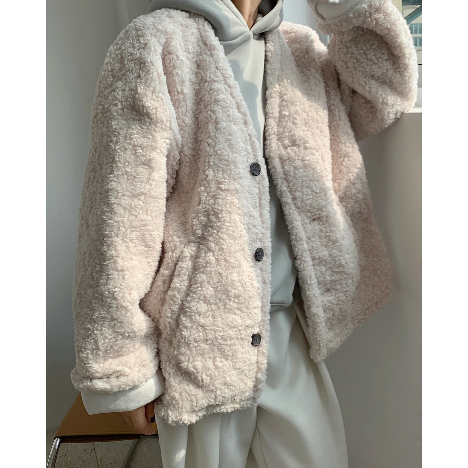 

Winter new Korean version fashionable lazy silhouette lamb wool coat loose and thin wear casual thickened coat women