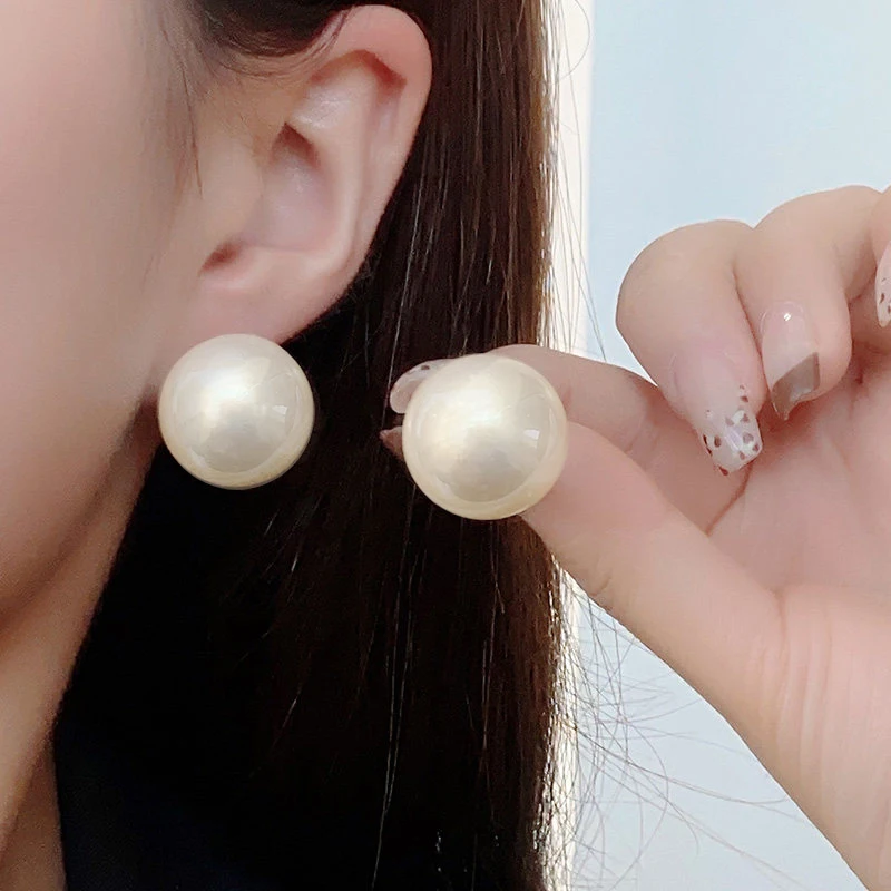 20mm Übergroße Kunstperlen Halbkreis-Ohrstecker Trendiges Accessoire für Frauen und Mädchen Einfacher Schmuck für den Alltag 2026 Stil – Detail 5