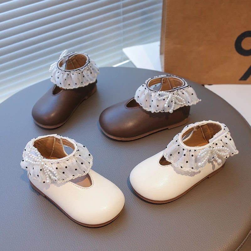 

Весенние кожаные туфли для девочек с рюшами и жемчугом, милые детские туфли на липучке, бежевые, коричневые, низкие, модные, детские туфли 23-31 размер