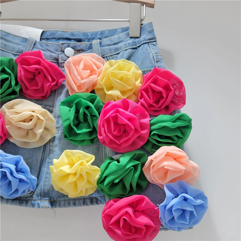 Gonna di jeans con utensili irregolari a fiori tridimensionali di colore a vita alta che dimagrisce gonna a tubino anti-marca per le donne