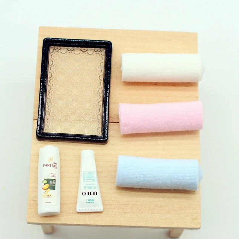 Ensemble de salle de bain miniature détaillé, nettoyant pour le visage, shampoing et serviette, échelle 1/12, pour maisons de poupées et accessoires pour maison de poupée
