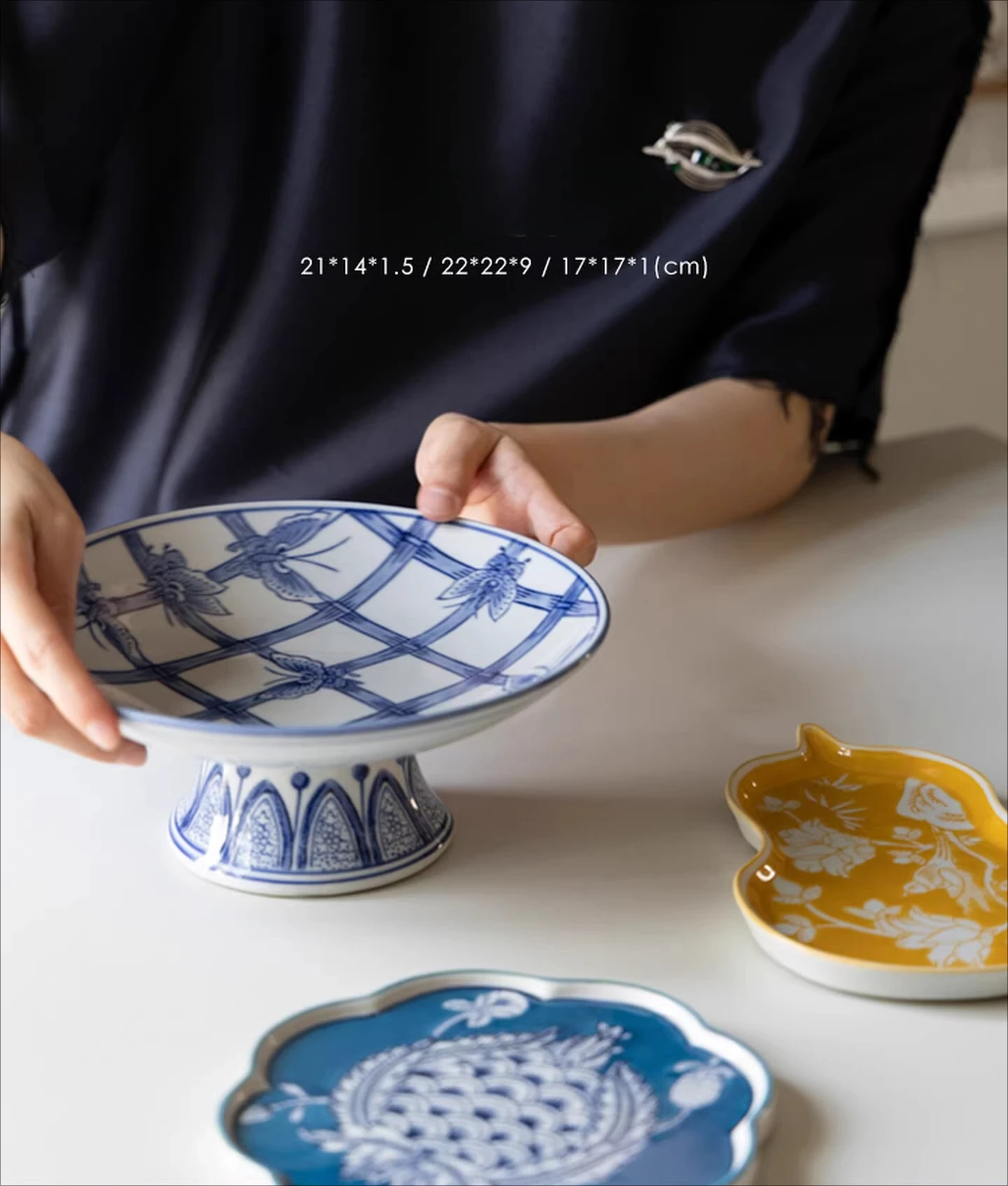 

Palace collection "Wuhua Tianbao" blue and white porcelain series fruit plate ornament