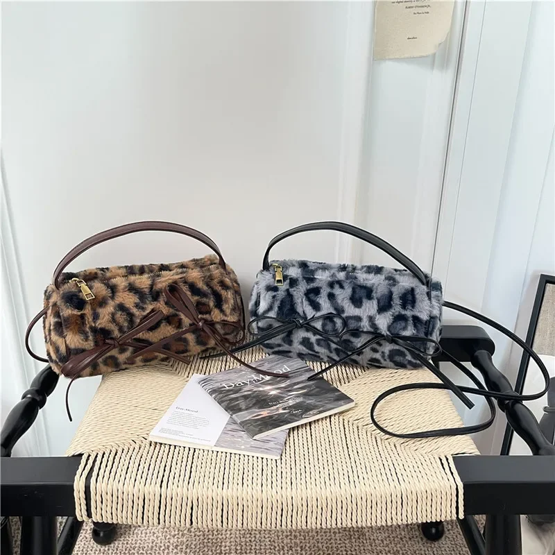 

Зима 2024, новые модные сумки, бархатные сумки на плечо с леопардовым бантом и молнией, дизайнерские универсальные женские сумки в стиле ретро