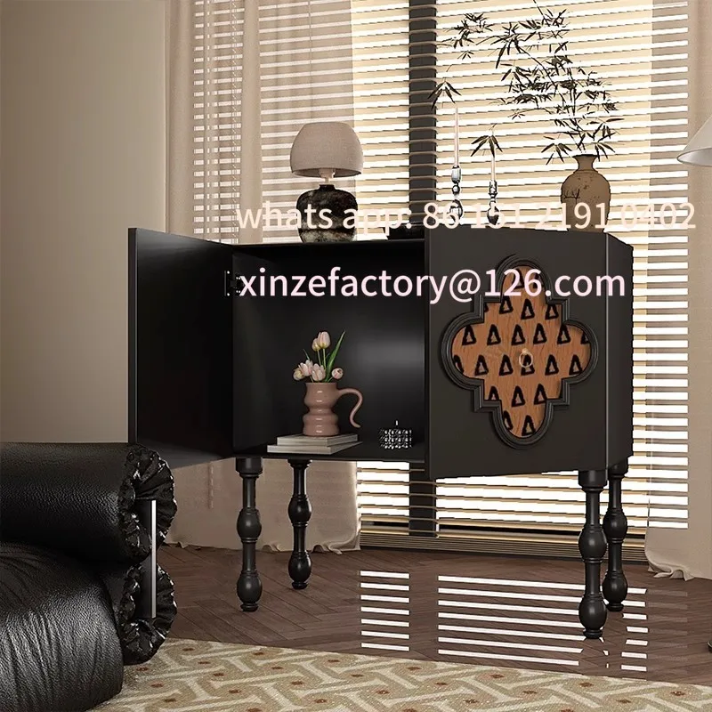 غرفة معيشة منزلية مصنوعة من الخشب الصلب على طراز القرون الوسطى قابلة للتخصيص مقابل خزانة تخزين كلاسيكية على الحائط #4