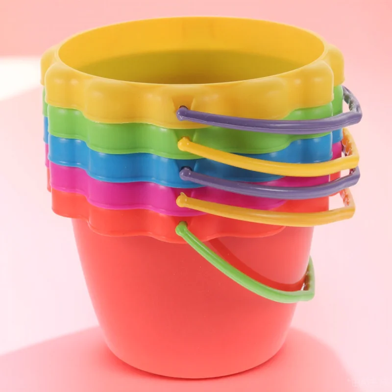 5 قطع من دلاء رمل الشاطئ للأطفال عالية القوة من البلاستيك المحمول في الهواء الطلق أدوات لعب الرمل مناسبة لرياض الأطفال على شاطئ البحر