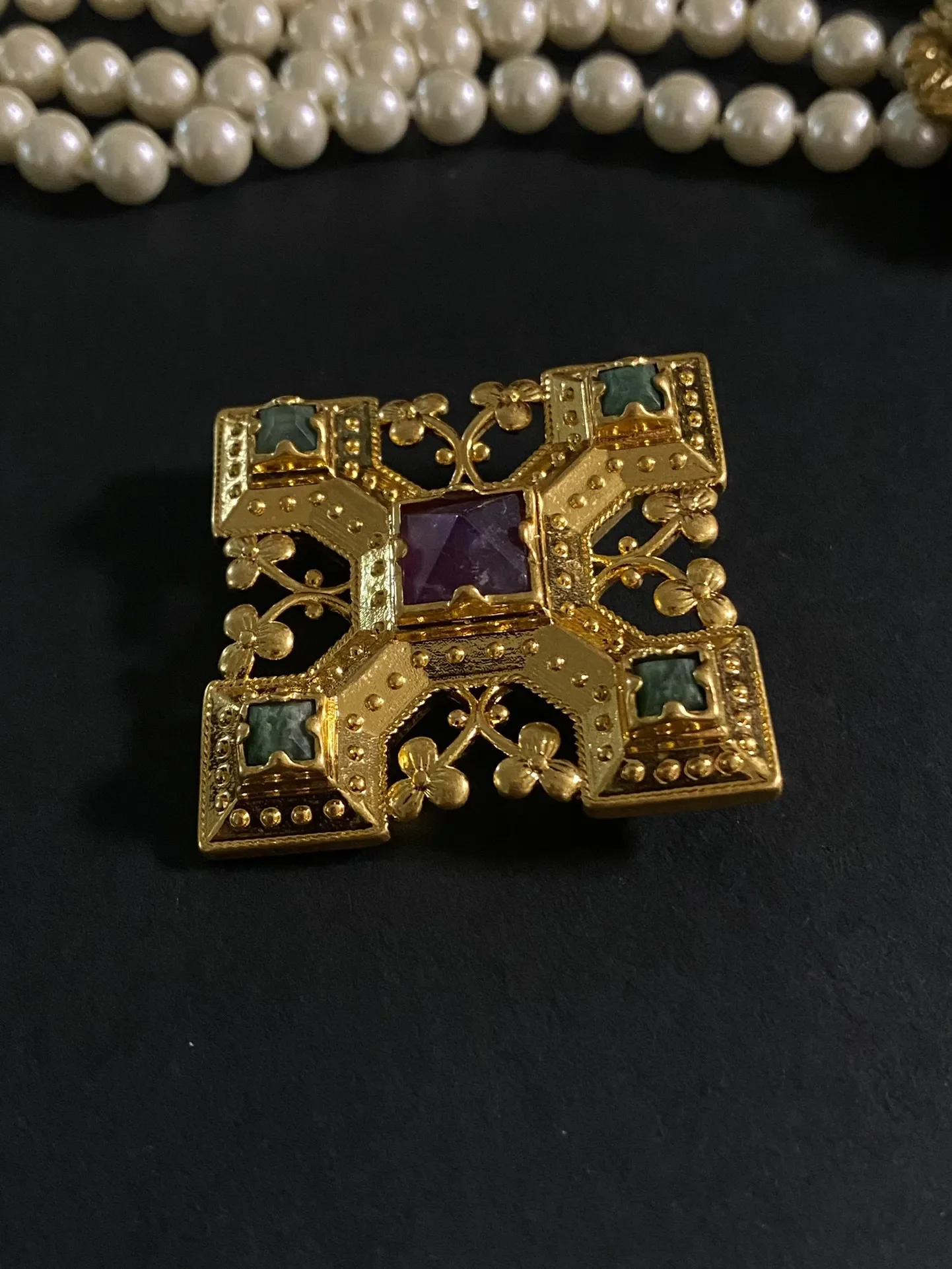 European and American medieval palace style brass inlaid natural stone square brooch