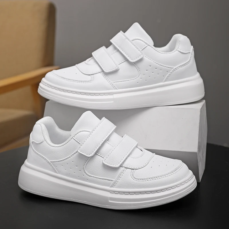 

A pair of children's leather sports shoes suitable for all seasons, lightweight and durable white casual shoes, QS-2024
