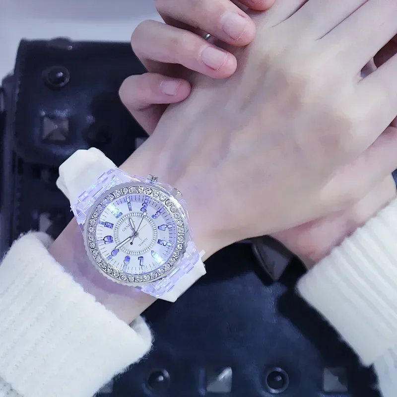 led Flash Luminous Watch Personality trends students lovers jellies woman men\'s watches 7 color light WristWatch bayan kol saati