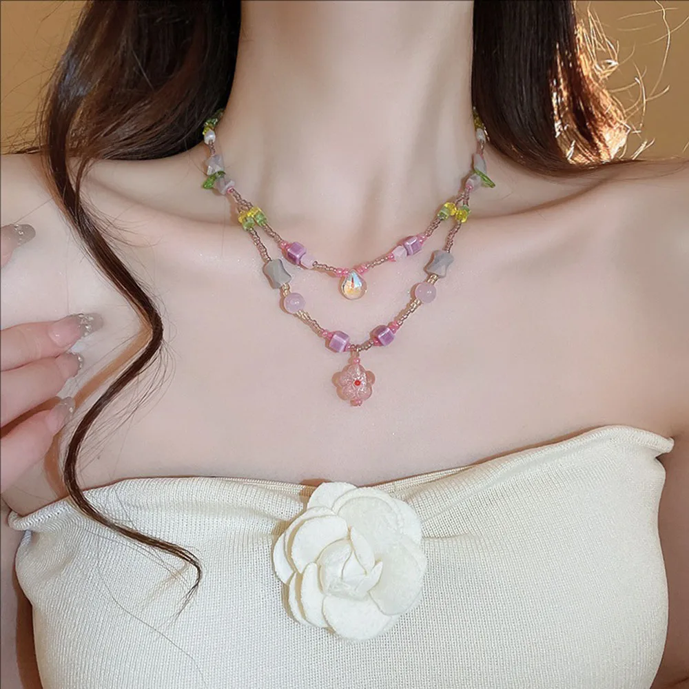 

Dopamine Color Series Colored Glass Flower Square Beaded Necklace Fresh Gentle and Sweet Collarbone Chain for Women
