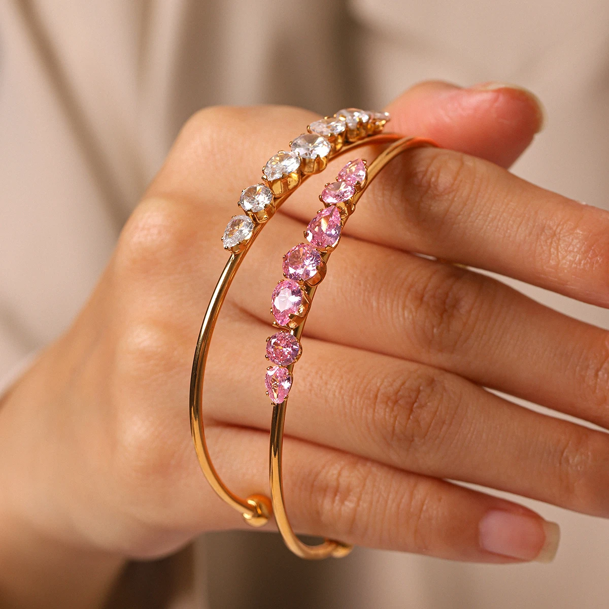 

Daisy Flower Bangle Bracelet Gold Plated Stainless Steel Bangle For Women Daily Party Wedding Anniversary Gift Jewelry