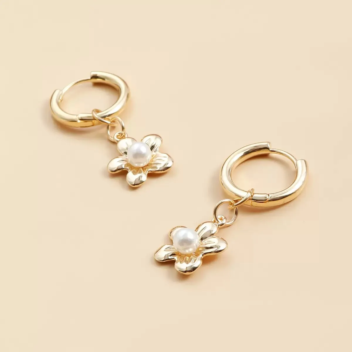 

Trendy 2025 Pearl Floral Earrings, Elegant Crystal Flower Studs, Gold Plated Dainty Jewelry Gift for Women Girls