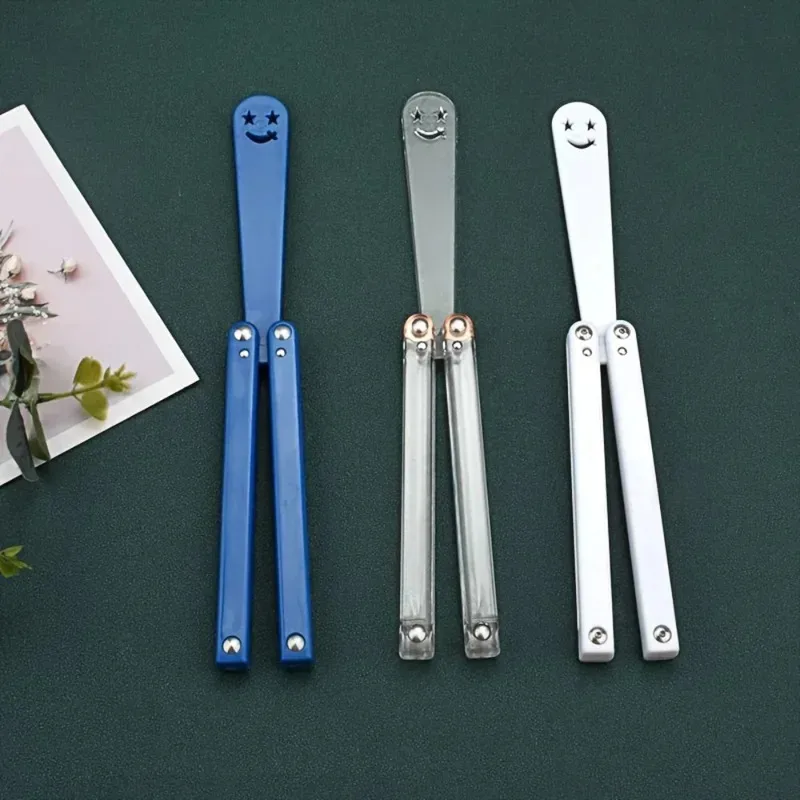 Unedged Butterfly Klappmesser-Requisite aus Kunststoff, Trainings-Spielzeug für Cosplay, Verkleidungen und Handschlag-Requisiten