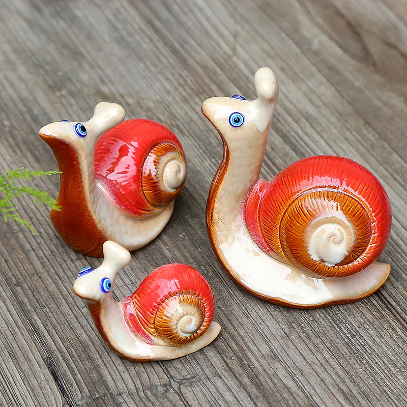 

Ceramic 3Pcs Cute Snail Ornament Family Warm Decorations and Gift Interesting Animal Model Tea Pets