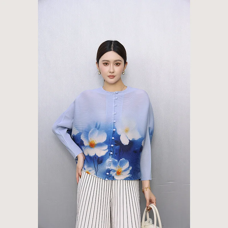 

Miyake Folds 2025 New Fall and Winter Gray Long-sleeved Jacket Female Flowers Show Young Gas Mother Autumn Ageing Tops Pleated