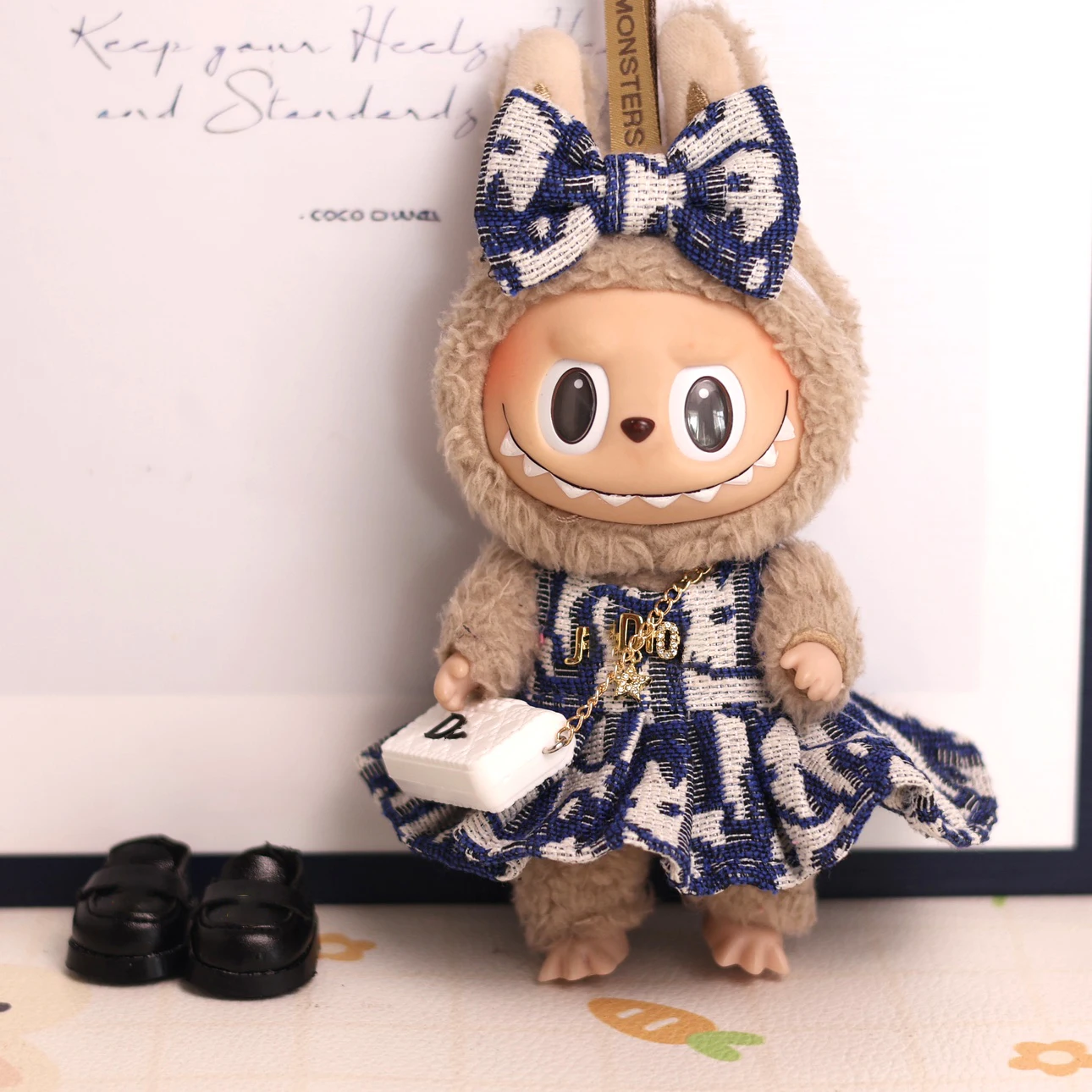 17cm Labubu Doll Clothes Advanced luxury design original Heartbeat Macaron Labubu Doll Clothes Changing Light clothes