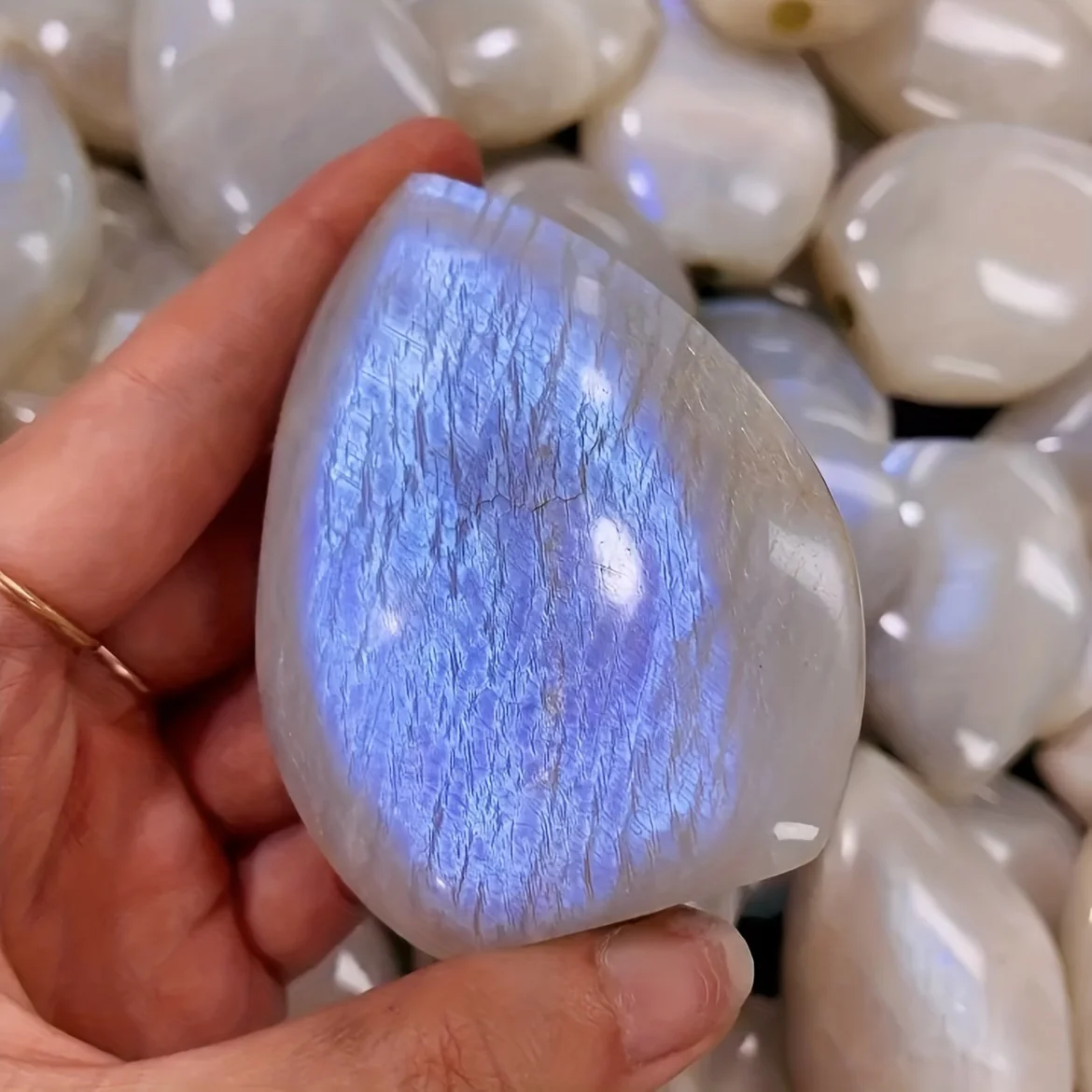 Natural Blue Moonstone Flame Free Form Crystal Blue Light Flash For Home Office Garden Ghost Decoration Gift