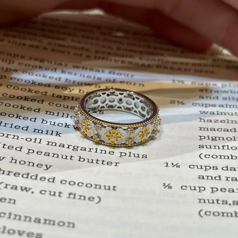 

Xiaohongshu Same Two-color Cloth Wedge Wind Hollow Brushed Zircon Ring Niche Fashion Medieval Vintage Jewelry