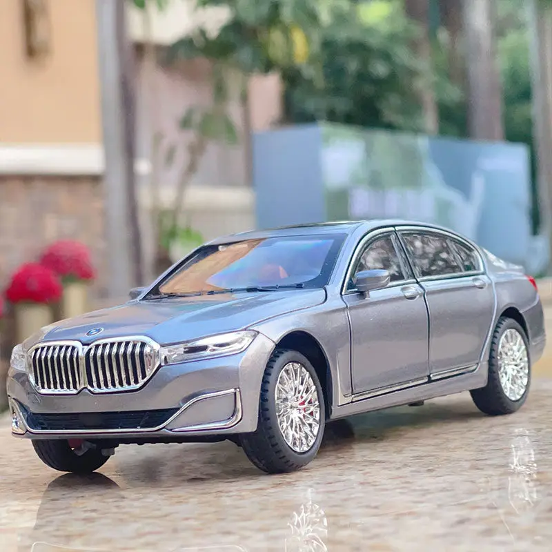 

1:24 760Li Alloy Luxury Car Model Diecasts Metal Toy Car Vehicles Model Sound Light Simulation Gift
