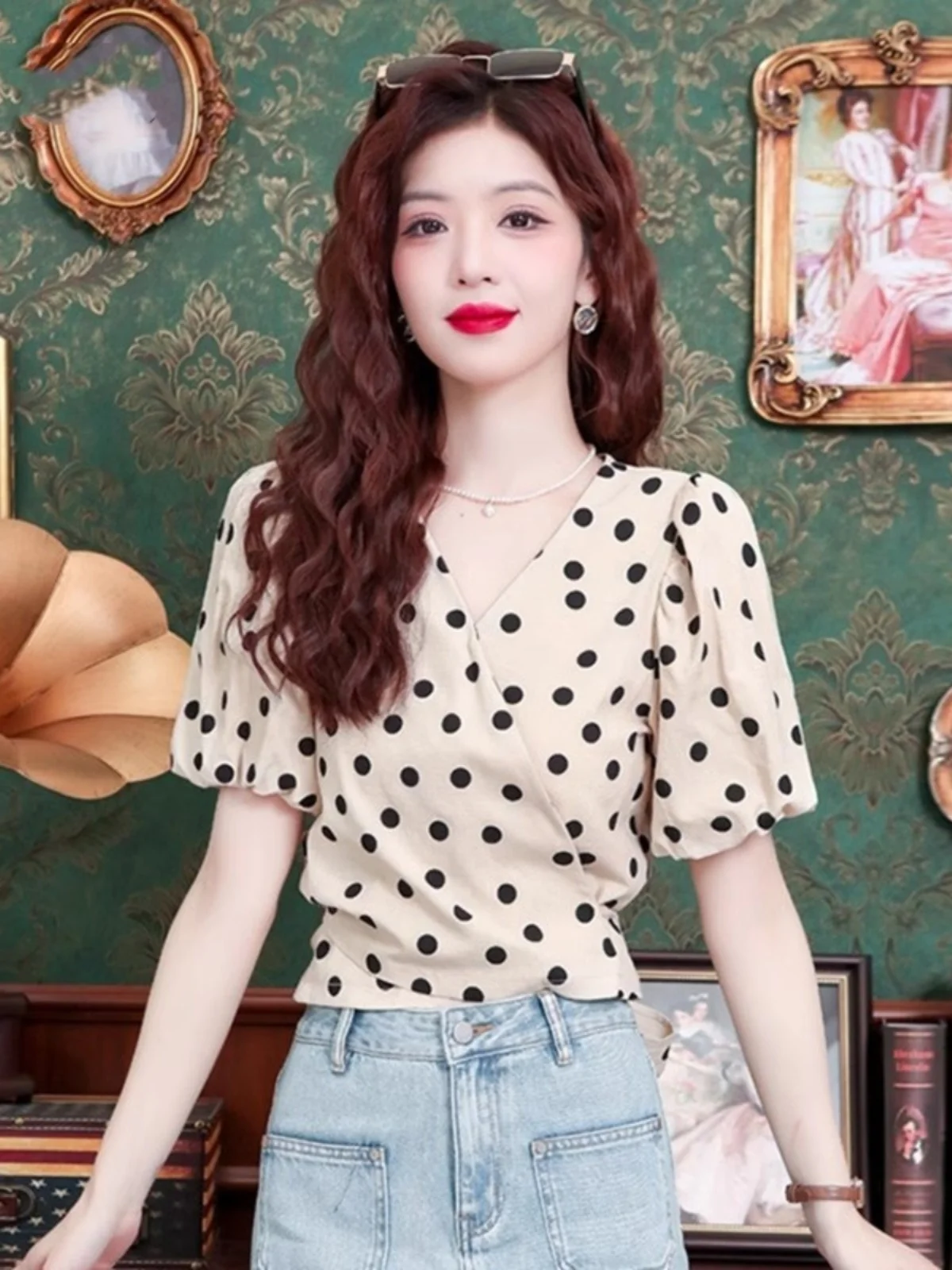 

Женская шифоновая блузка с V-образным вырезом, в горошек, с короткими рукавами-фонариками, летняя, приталенная, модная, из 100% хлопка