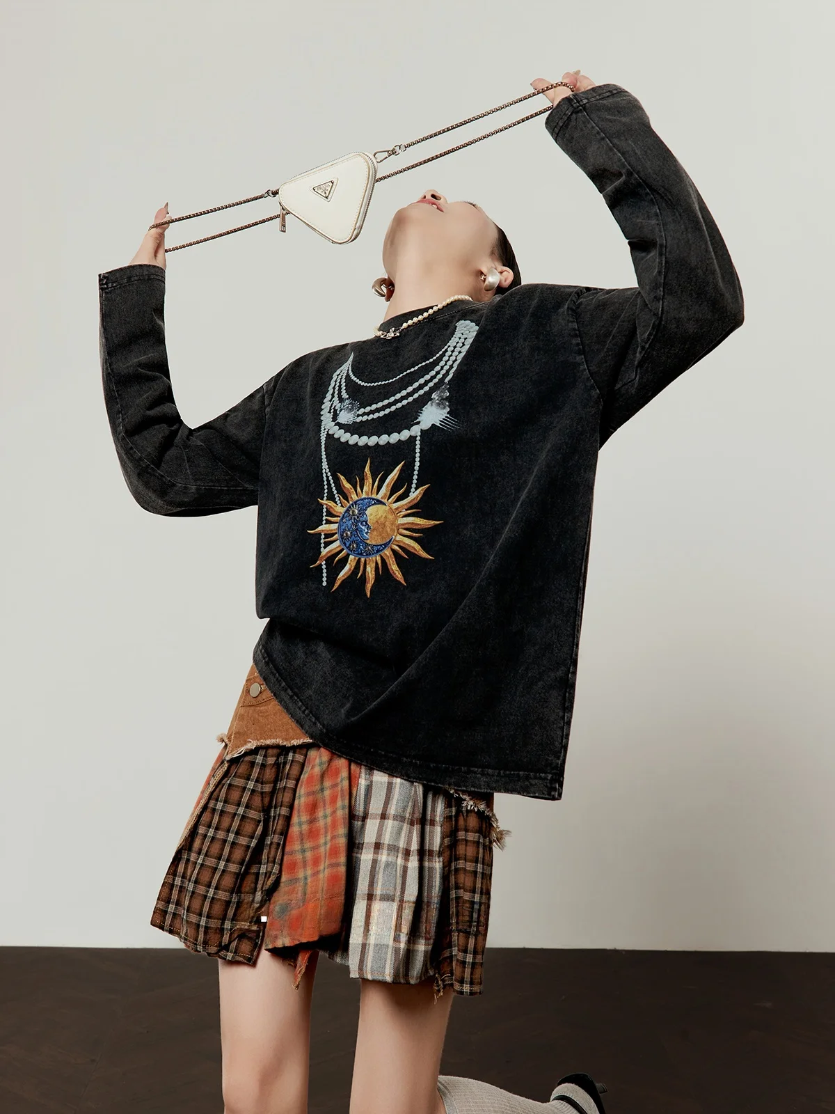 

Bla Loose Fit Vintage Sle Women's T-irt Solar Blue Moon Print Versatile Top Spring 2026 New Arrival by Zhou Li Wu