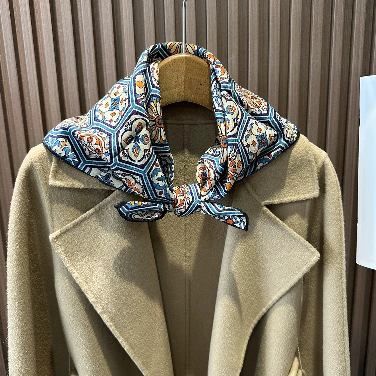 وشاح من الصوف الحريري المطبوع على الوجهين للنساء، مطبوع على الوجهين للخريف/الشتاء دافئ وأنيق أنيق شال لتدفئة الرقبة مربع