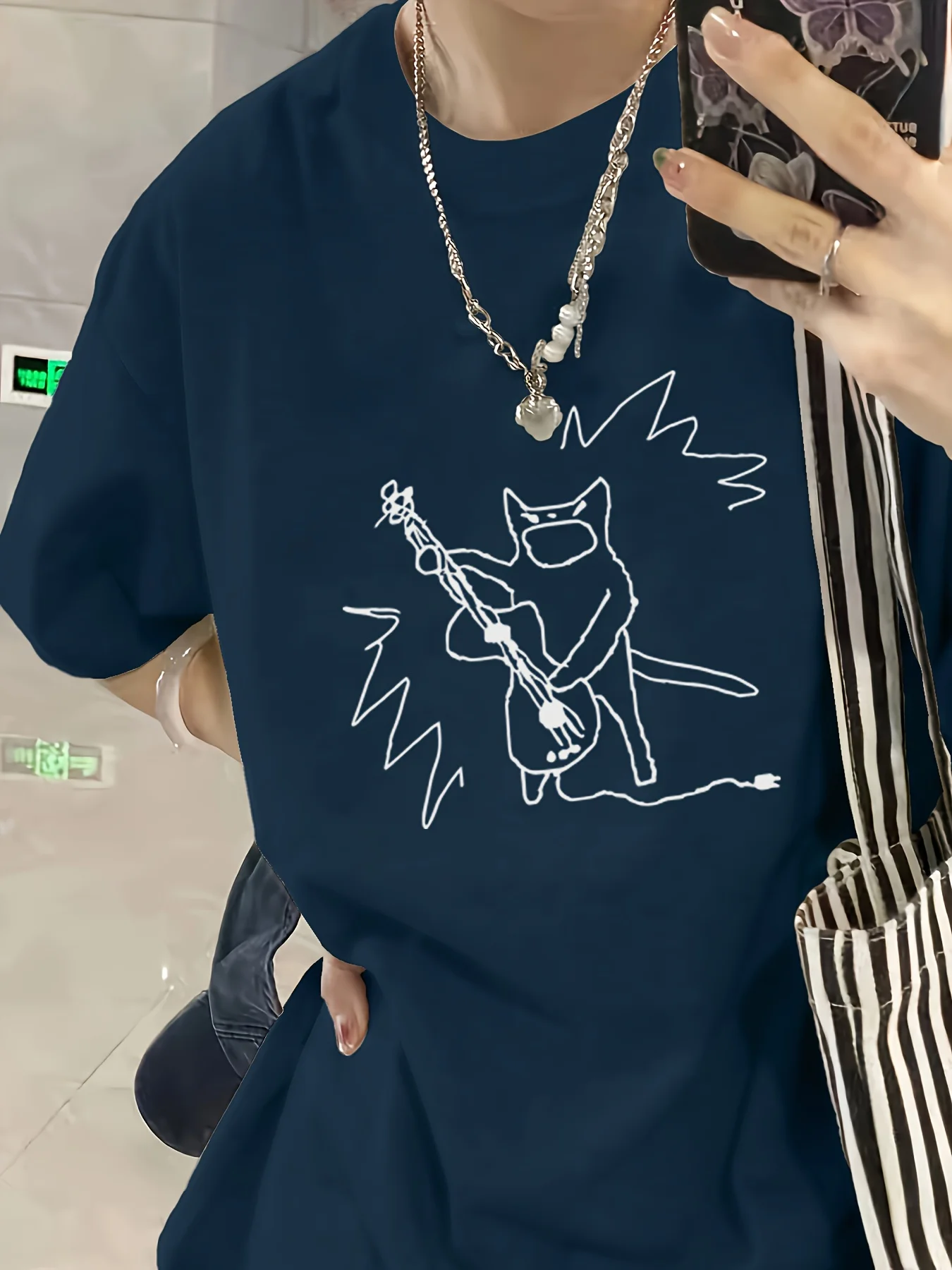 Fun Guitar Cat Print T-shirt for Women in Summer, Lazy and Versatile Design, Niche Top, Fashionable Women's Clothing