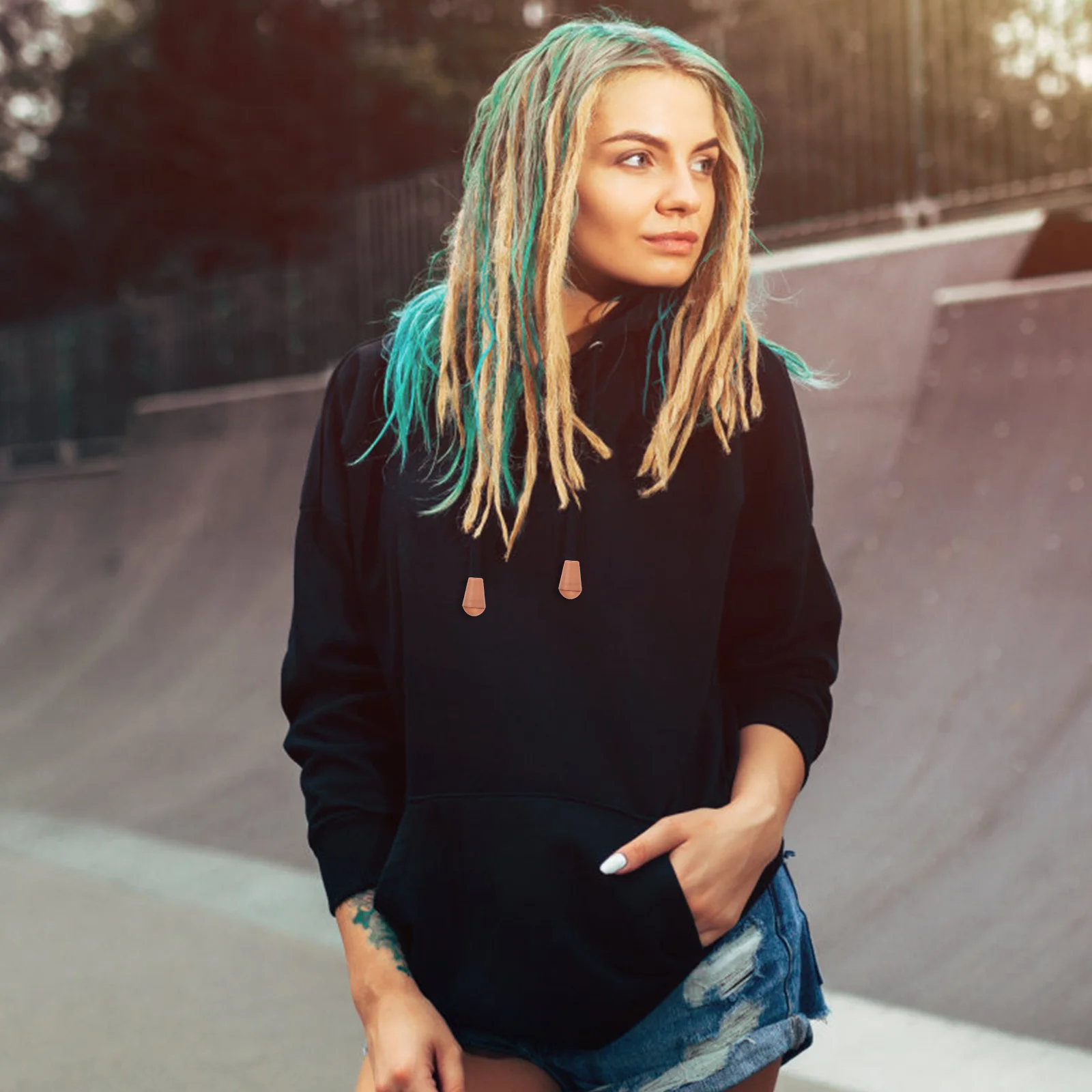 

100Pcs Bell Rope Buckles Drawstring Cord Locks Plastic Rope Ends for Backpack Hoodie Sweater Clothing Accessories Lanyard