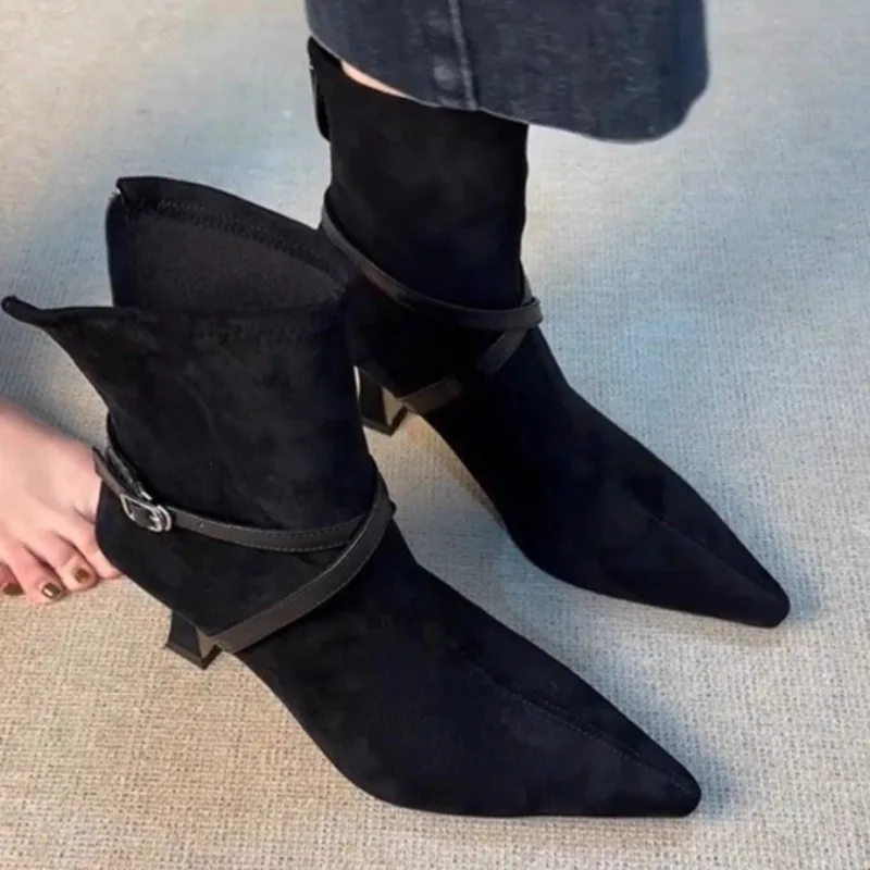 Новые зимние роскошные дизайнерские короткие ботинки на шпильке с молнией сзади, повседневные легкие туфли для домашнего офиса и покупок на высоком каблуке с неглубоким носком 35–40