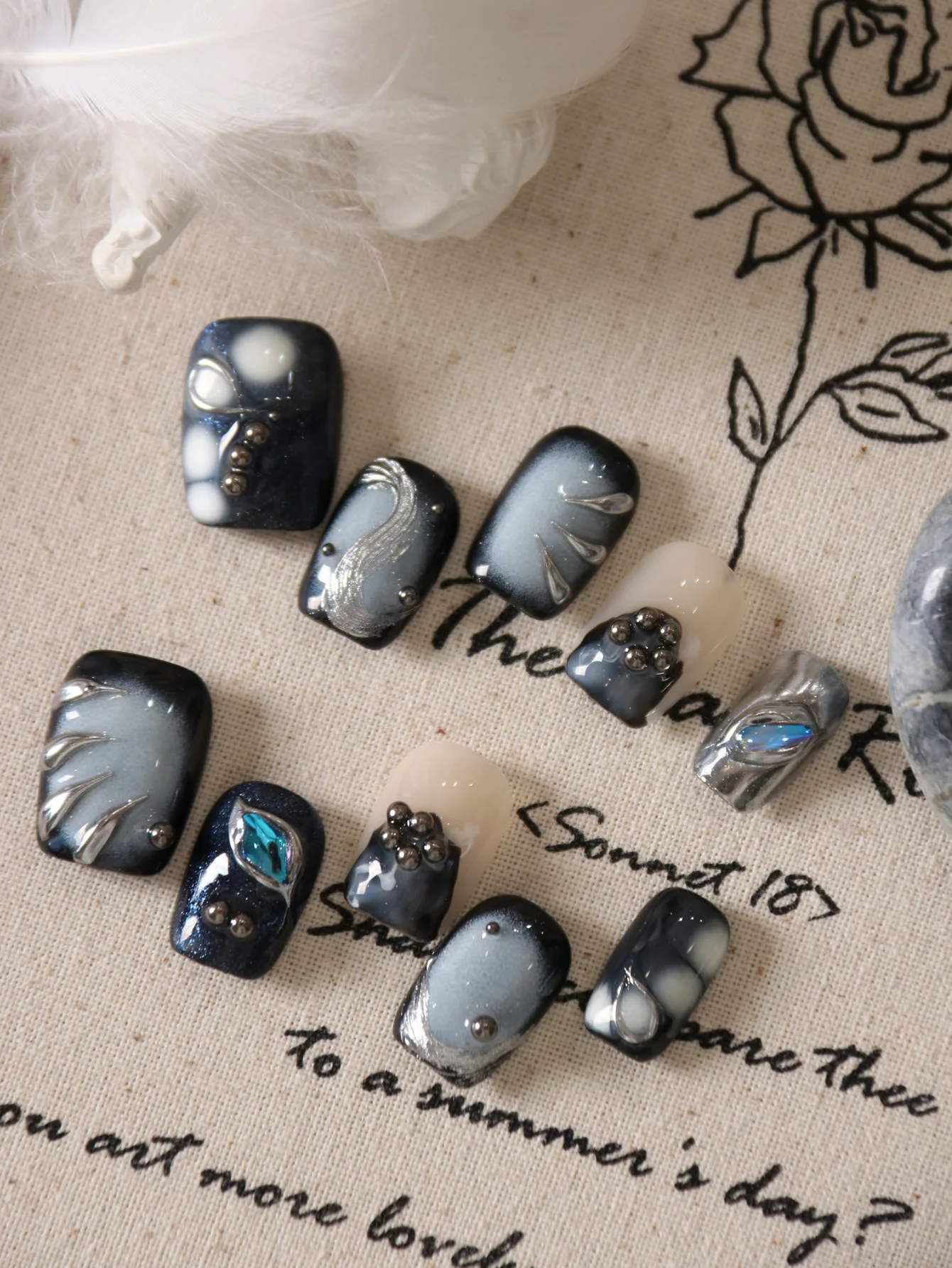 10 Uds. De uñas postizas acrílicas plateadas de halación negra corta, incluye 1 hoja de pestañas adhesivas y 1 Mini archivo