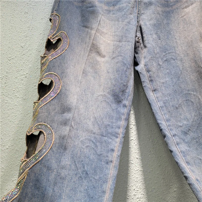 Design Sense Heart-shaped Hollow Out Harlan Jeans for Women in Early Spring 2025 Fashionable and Slim Retro Cropped Pants