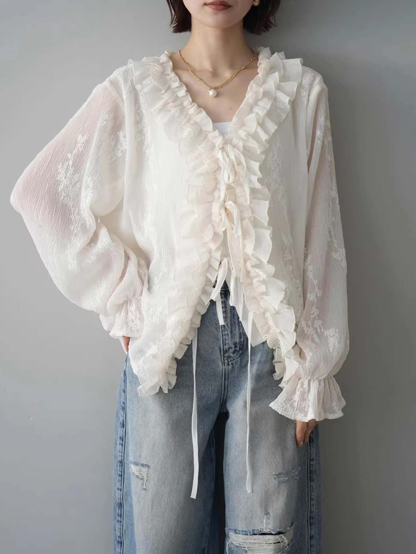 

Женский модный кардиган Liaoning Gentle Style с тяжелой вышивкой, кружевной отделкой, V-образным вырезом, поясом, тонкими длинными рукавами и кружевными вставками