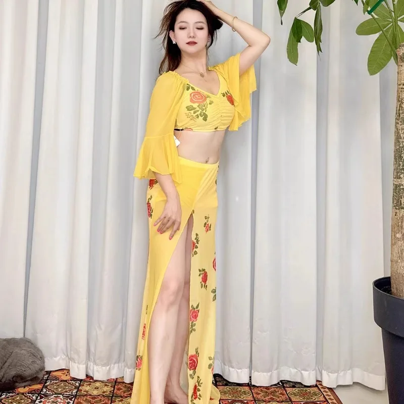 Trajes de dança do ventre personalizados vestido de prática 2025new vestido de dança oriental fundo amarelo rosa trompete mangas roupas de elegância
