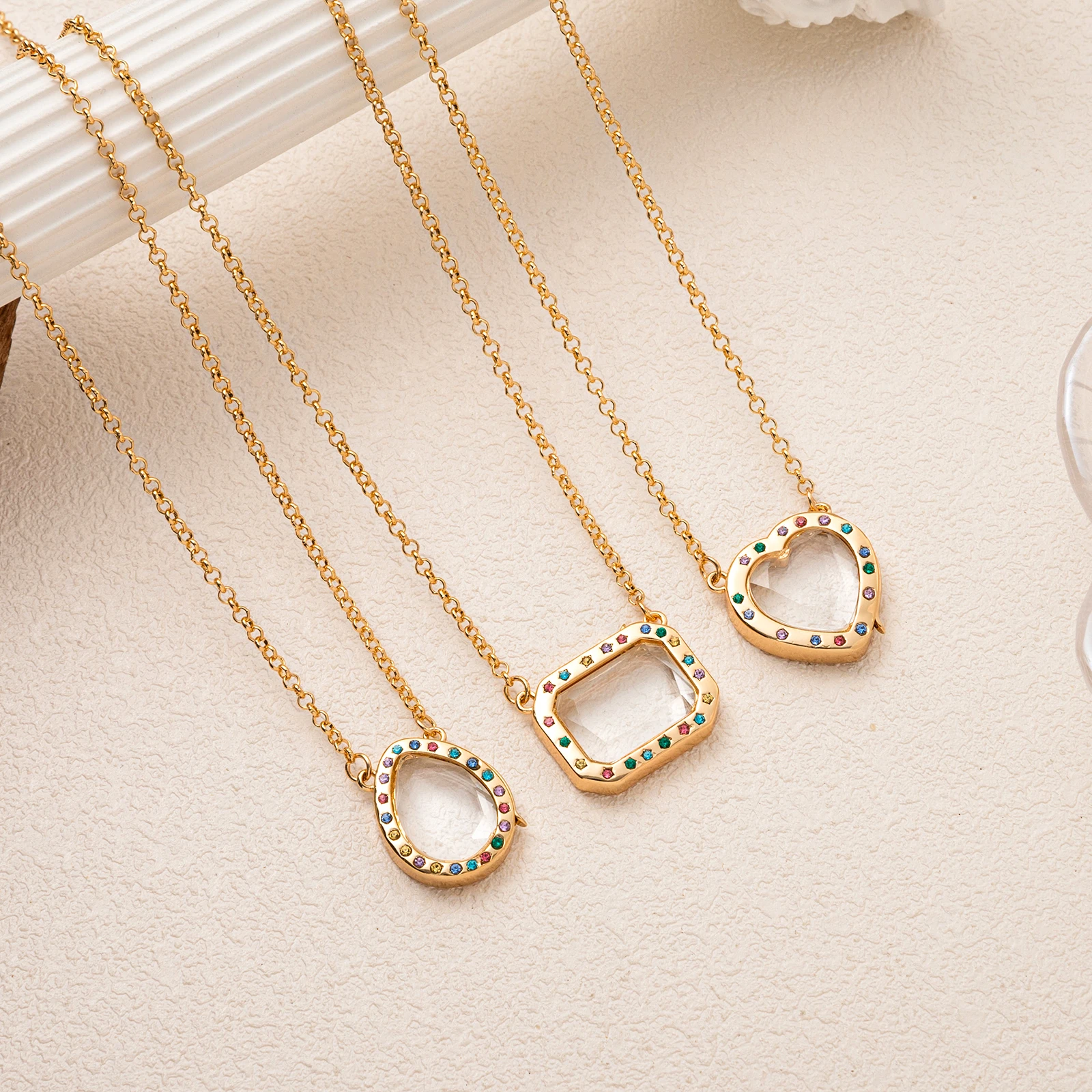 

Vintage Fashion Personalized Box Pendant with Openable DIY Pendant Hollow Design Transparent Box