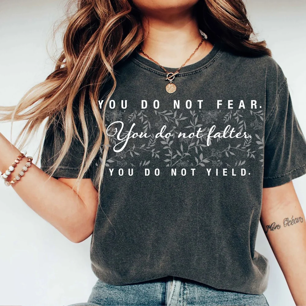 النساء التي لا تتناثر. لا تحتاج إلى تي شيرت، تي شيرت بعض اقتباسات، بعض البضائع، تي شيرت A Court of Thorns and Roses، SOME ti