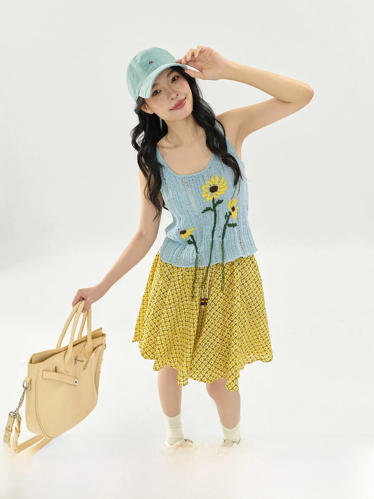 

Синий вязаный укороченный топ с цветочной вышивкой, женский, летний 2026, свободный повседневный жилет с открытыми плечами, модный хит