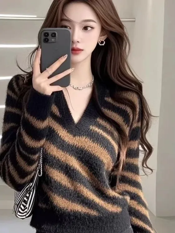 

Retro Striped V-Ne Knitwear Long Sve Women's Sweater Inner Wear High Design Sense Beautiful Top for Autumn Winter