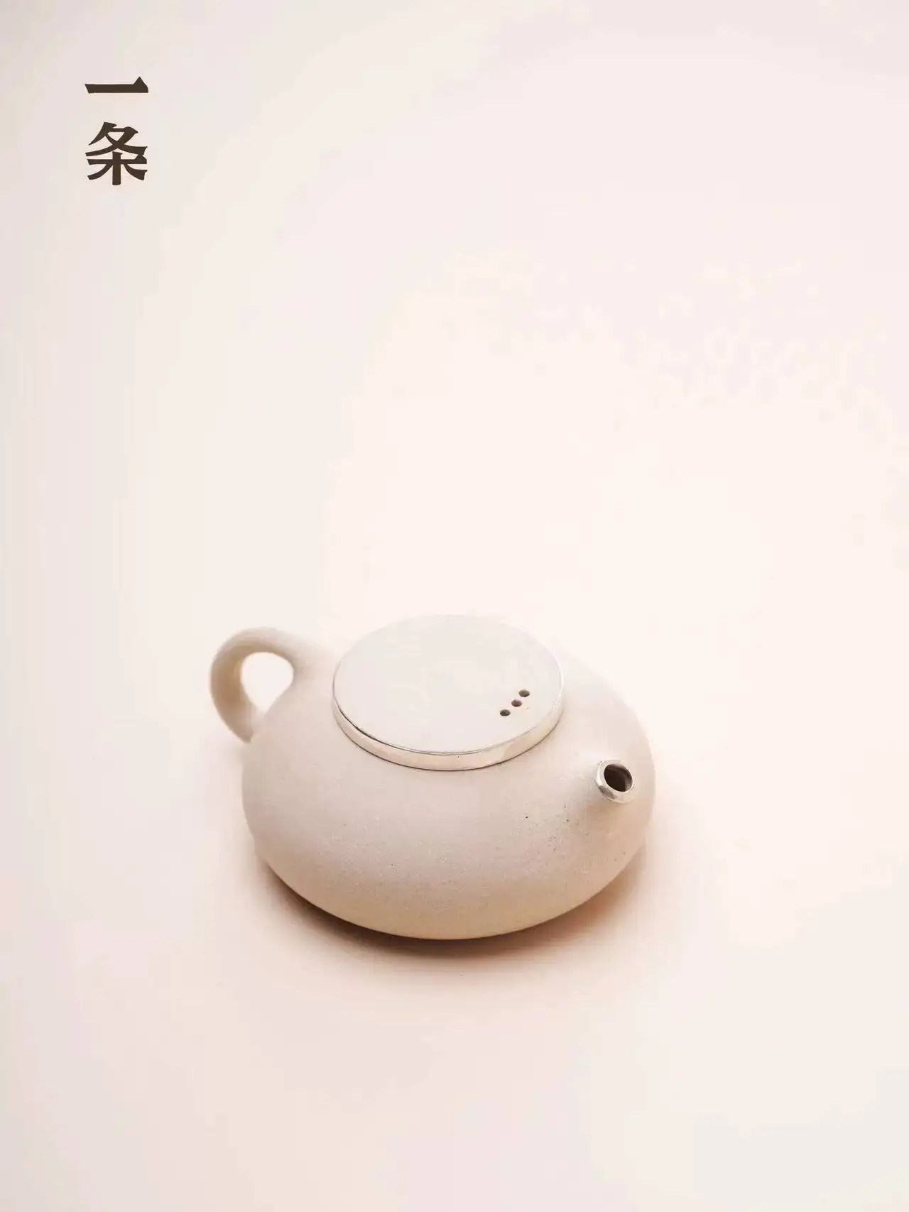 

A New Style Purple [White Moonlight] Original White Segment Clay Teapot, Handmade