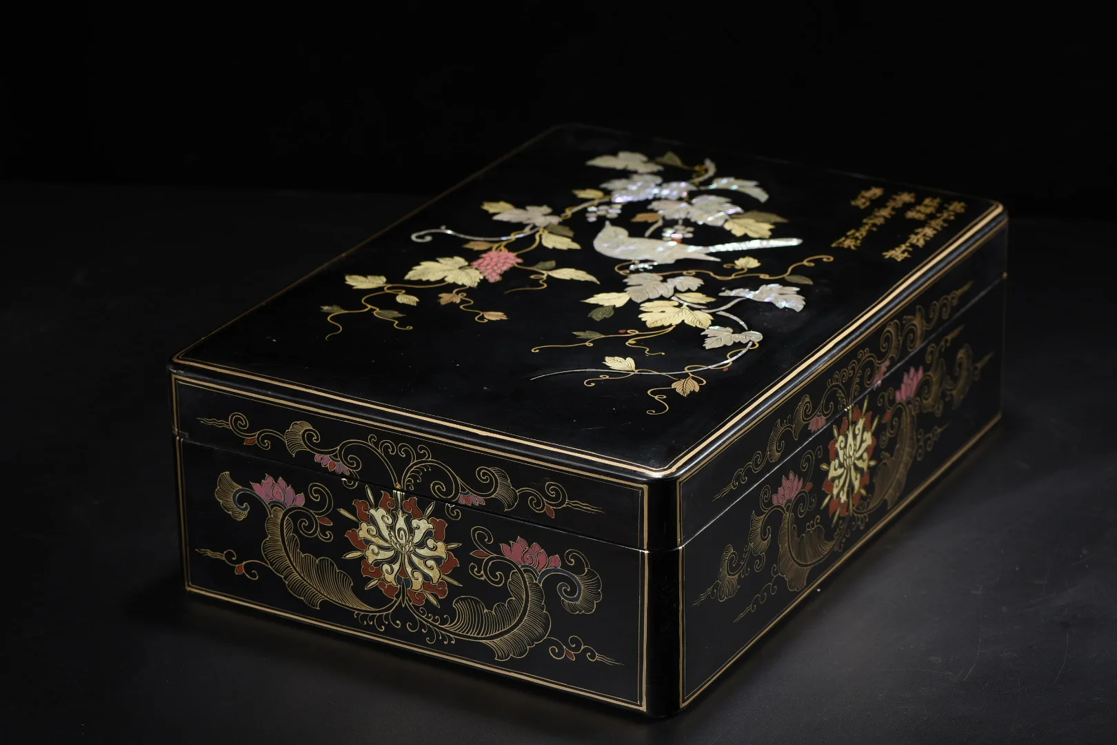 Old Wood Lacquerware Outline in gold Inlaid mother of pearl Flower and bird texture storage box storage box jewelry box