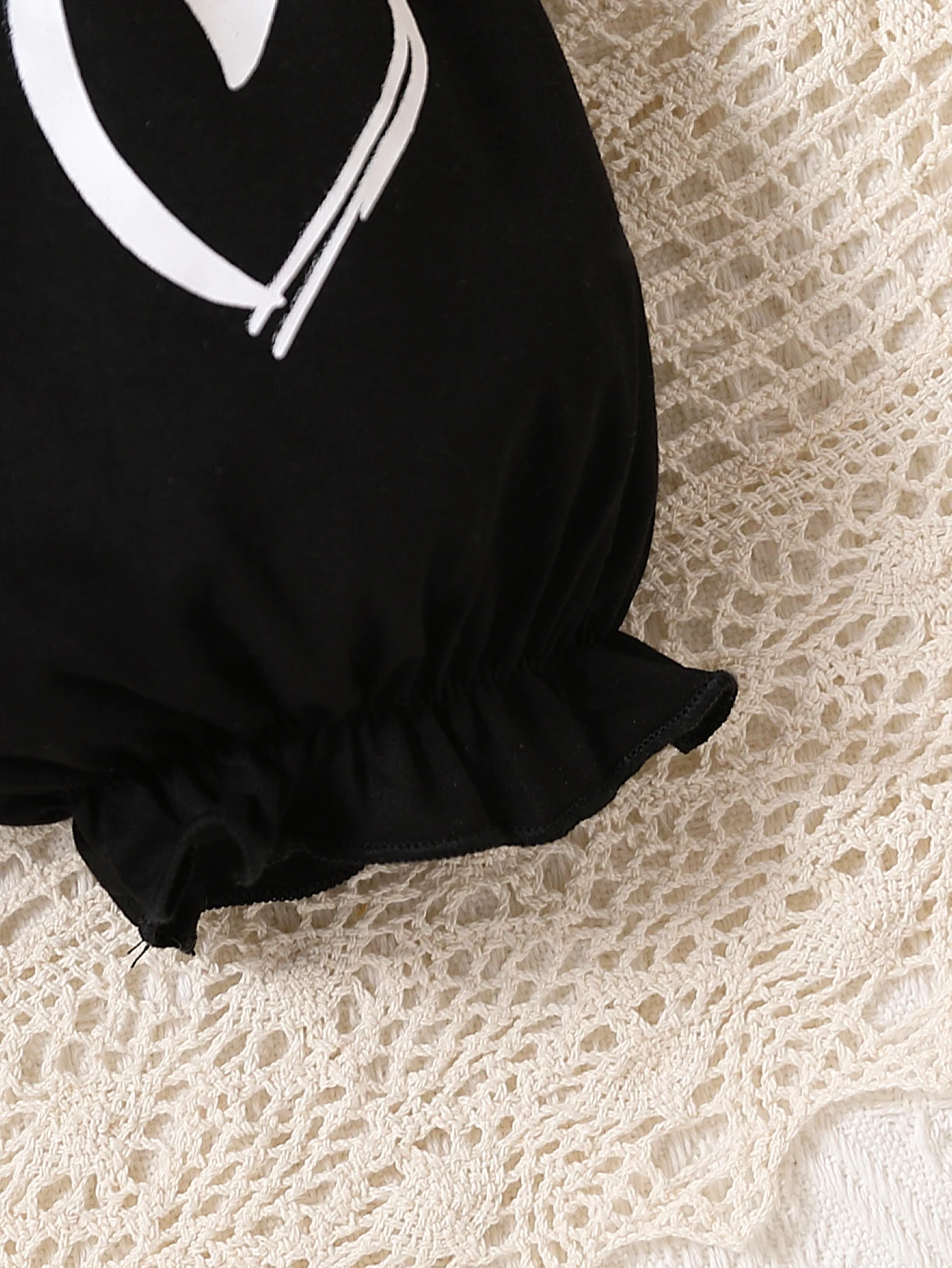 طقم مكون من قطعتين من بذلة مثلثة مطبوعة برقبة دائرية لطيفة وسروال قصير مزين بفيونكة للفتيات الصغيرات في الصيف #6