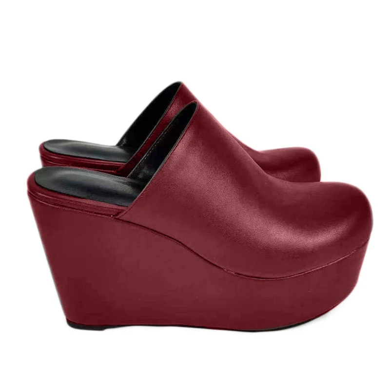 

Модные женские тапочки на высоком каблуке. Кожаные тапочки винно-красного цвета. Высота каблука около 11 см. Тапочки на танкетке с закрытым носком. 34-46