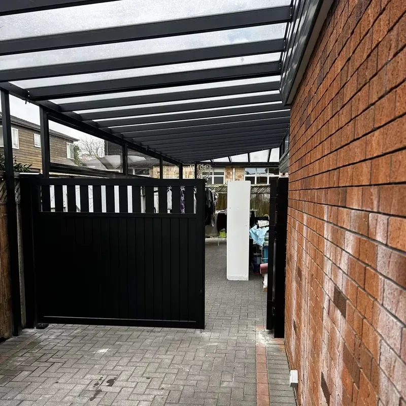 Durable Aluminum Alloy Vertical Blade Fence 1.2x2m Easy Assemble Residential Garden Privacy Screen 4x6ft for Villa Courtyard