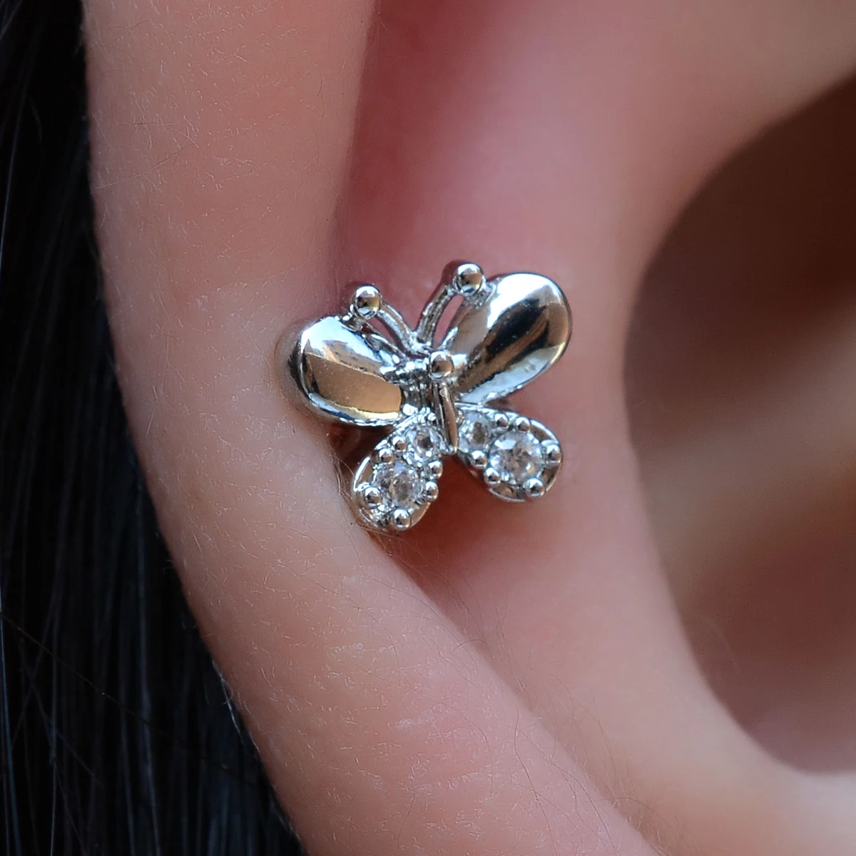 1 Stück 20G Winziger Kristall-Schmetterling Knorpel-Ohrstecker aus Edelstahl mit Zirkonia für Conch, Rook, Tragus, Damen Flachpiercing-Schmuck – Detail 6