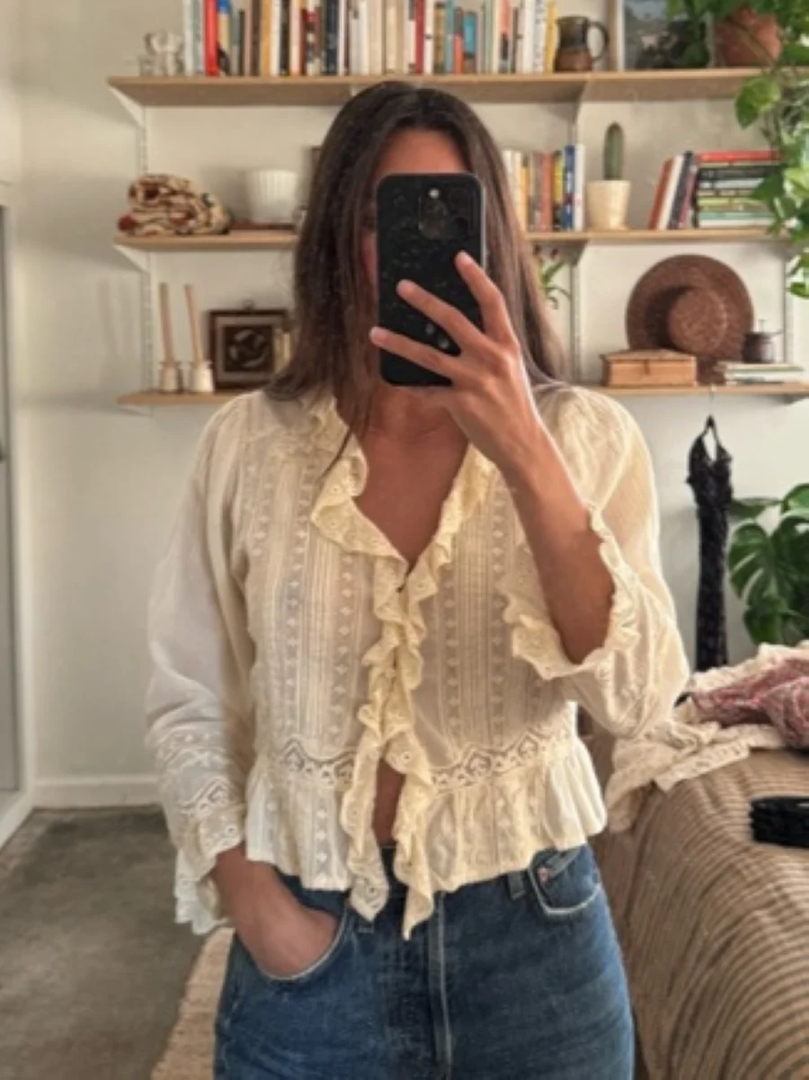 

Women Ruffles Stitching Blouse Top Pleated Lace Embroidery Patchwork V-Neck Single Breasted Long Sleeve Sweet Female Shirt
